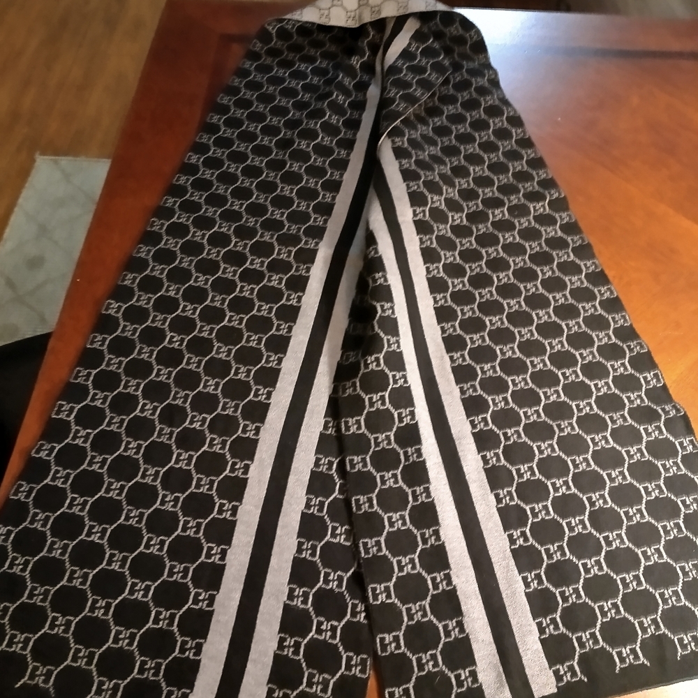Black and Gray Patterned Scarf